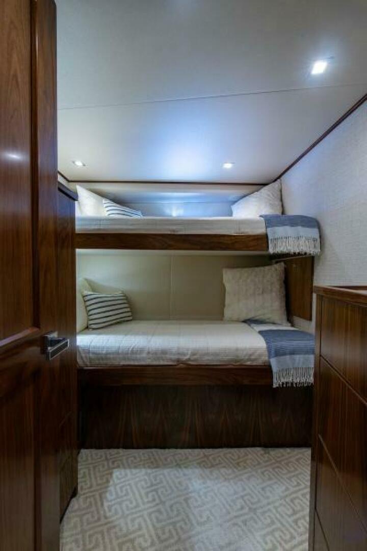 2018 Viking Enclosed Flybridge - Image 32