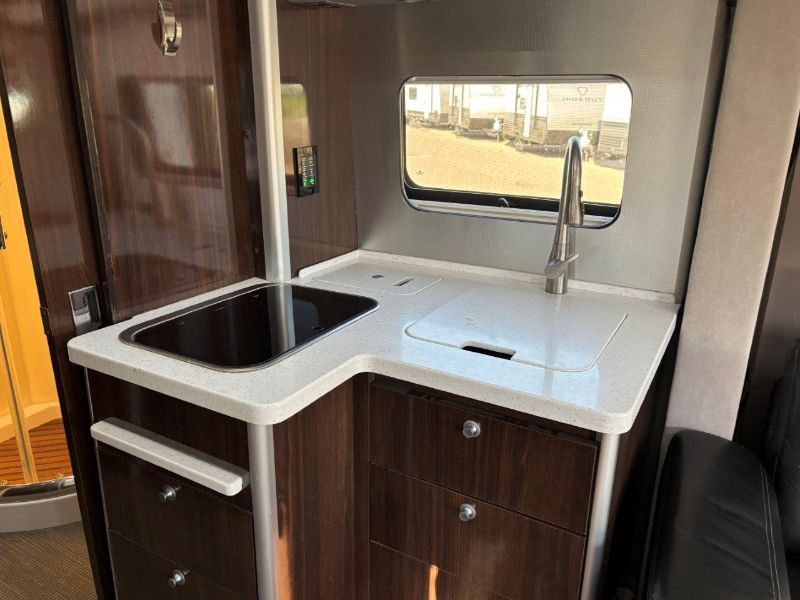 2019 Airstream Atlas Murphy Suite - Image 15