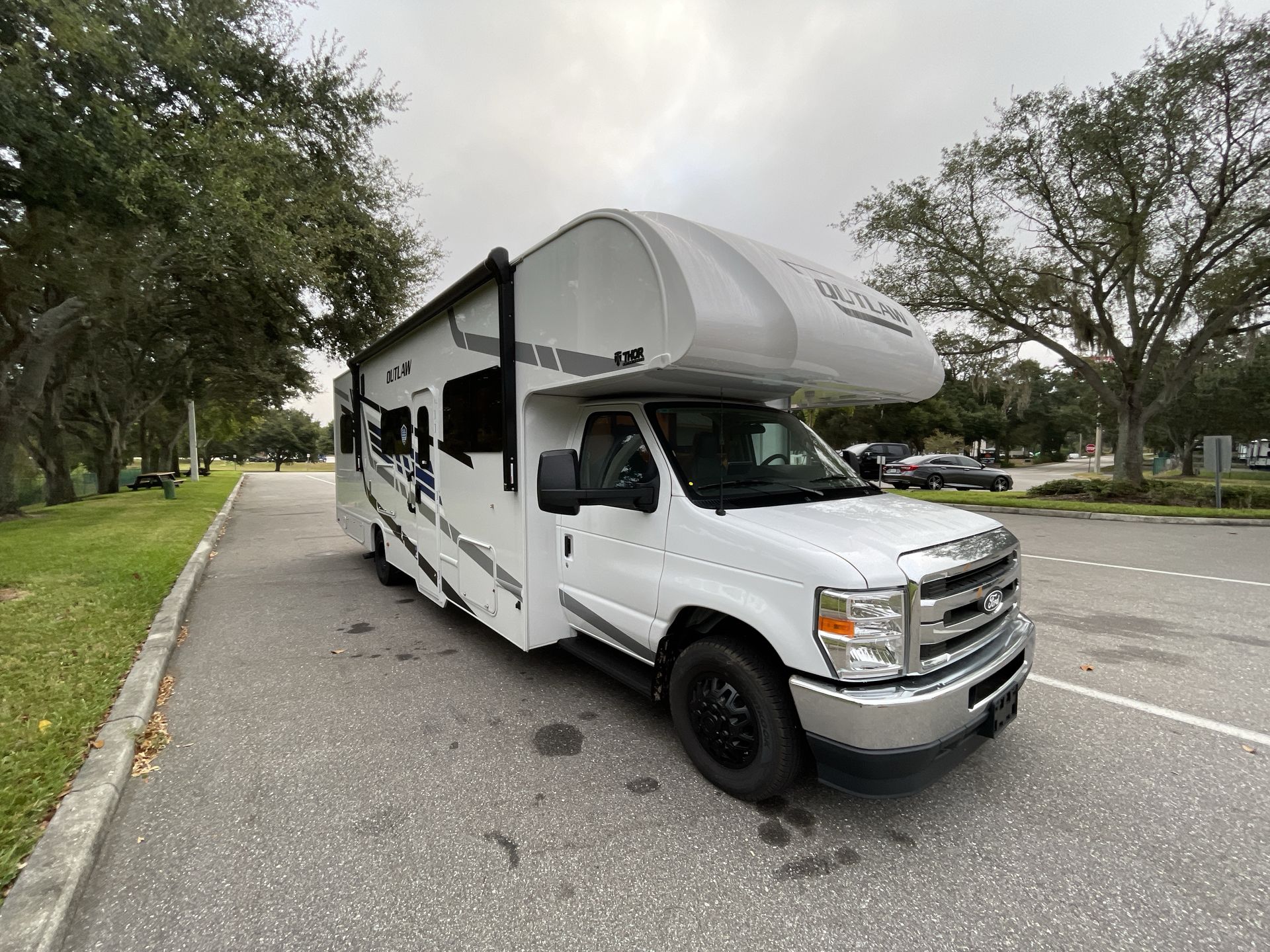 2026 Thor Motor Coach Outlaw