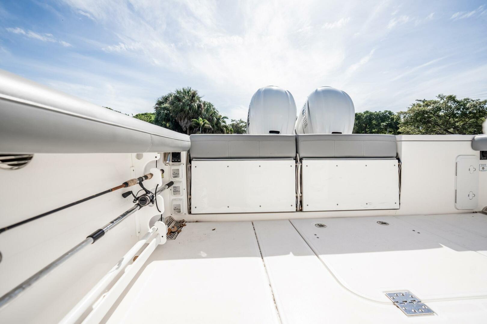 2021 Everglades 335 Center Console - Image 43