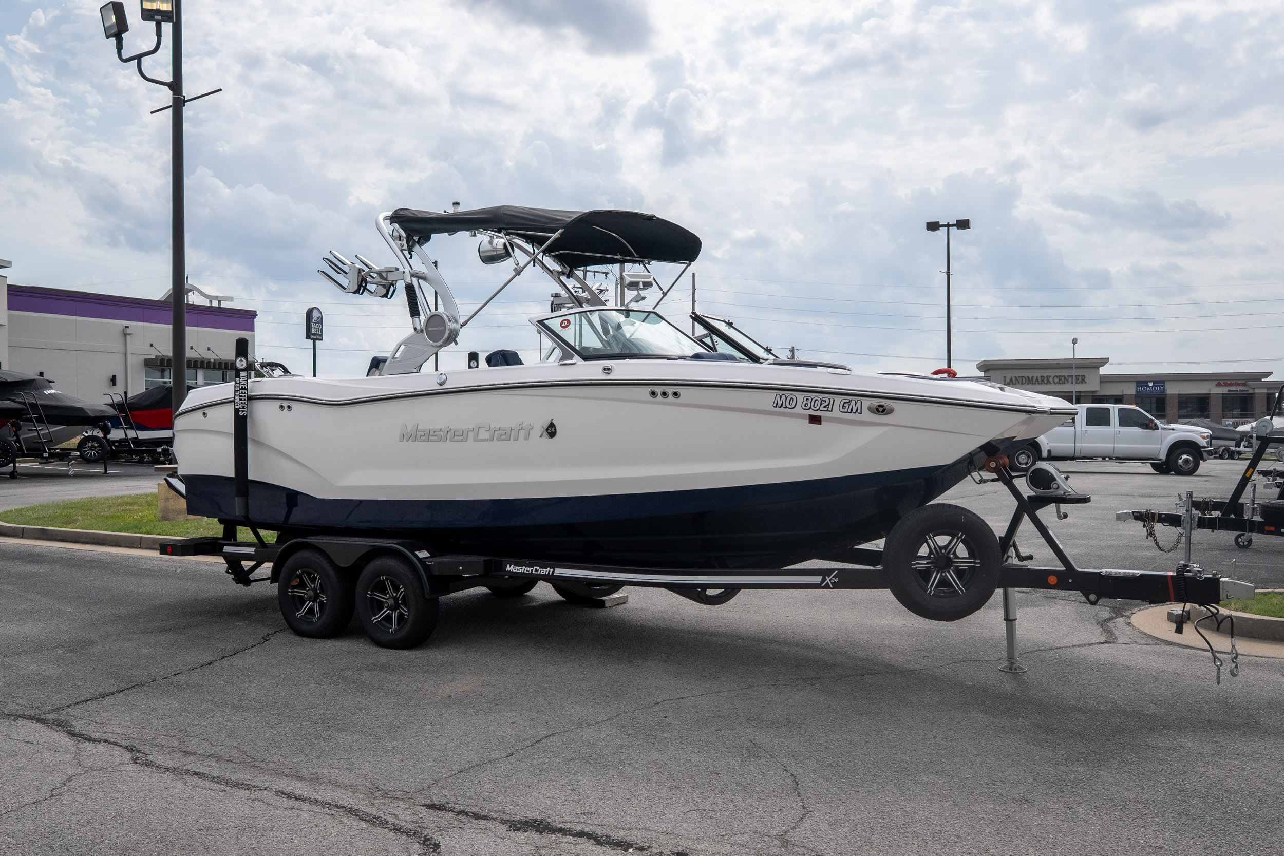2021 MasterCraft X24 - Image 10