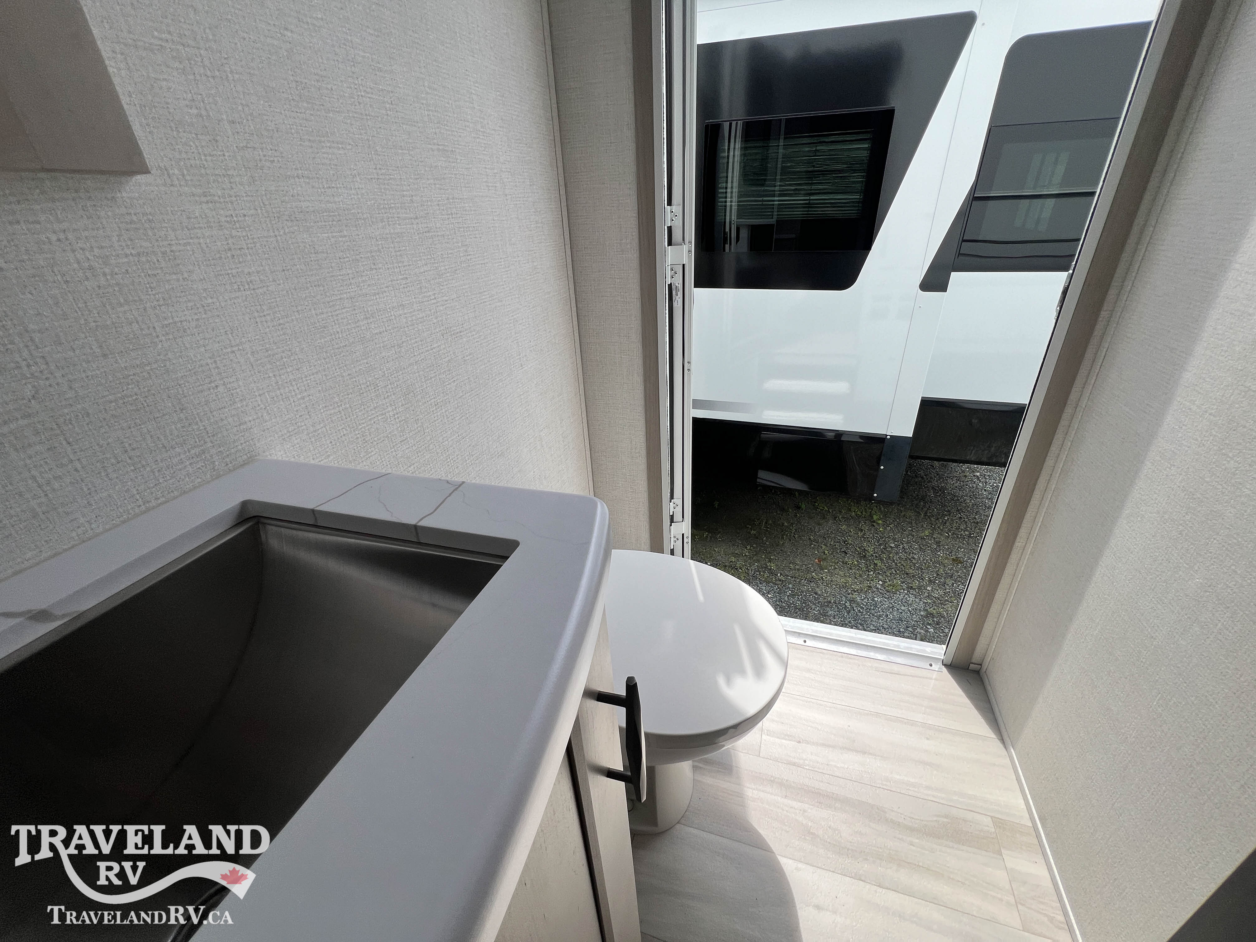 2024 Grand Design Influence 3704BH - Image 17