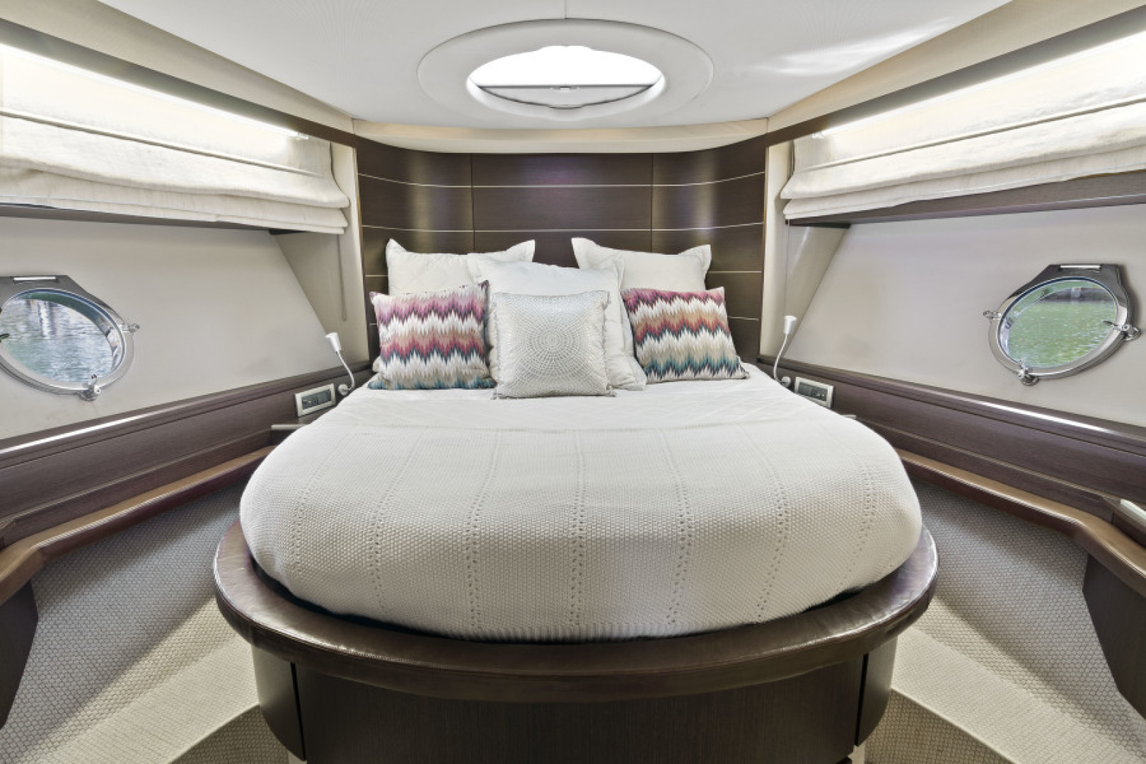2009 Azimut 68S - Image 20