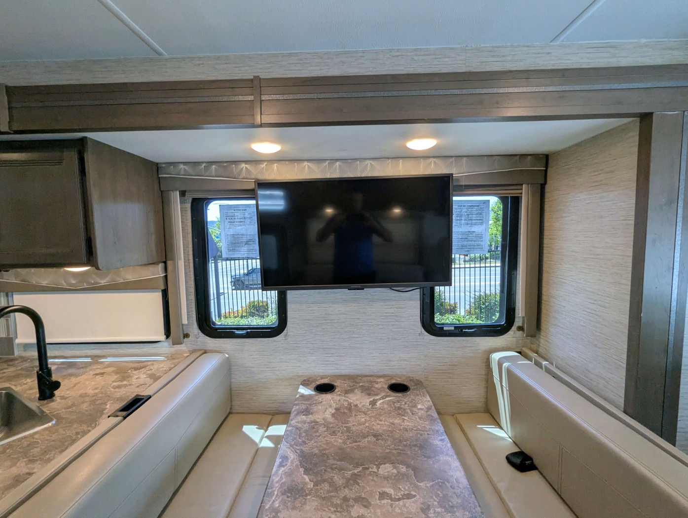 2022 Thor Motor Coach A.C.E. 32.3 - Image 17