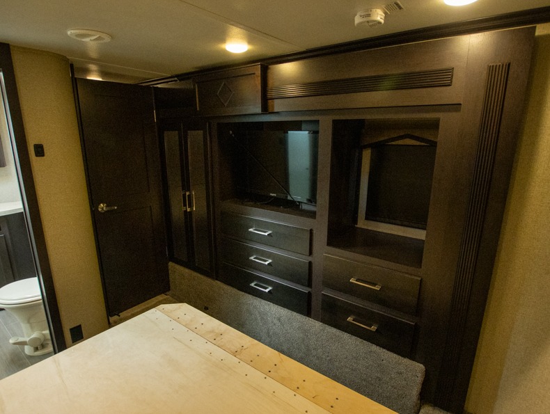 2018 Keystone Raptor 362TS - Image 26
