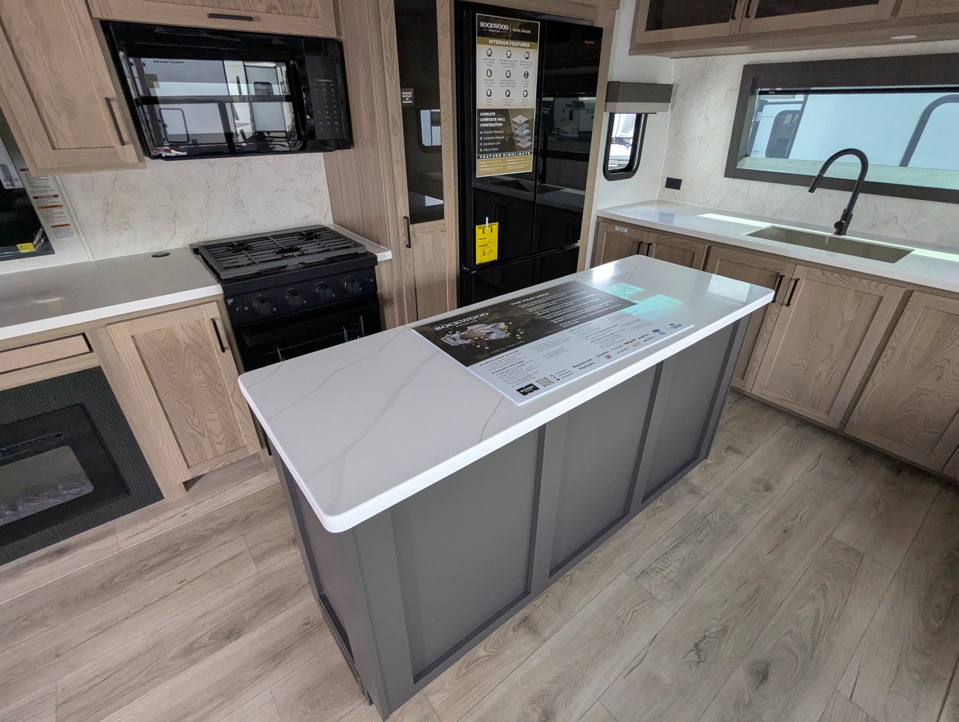 2026 Forest River Rockwood Signature 8339FK - Image 13
