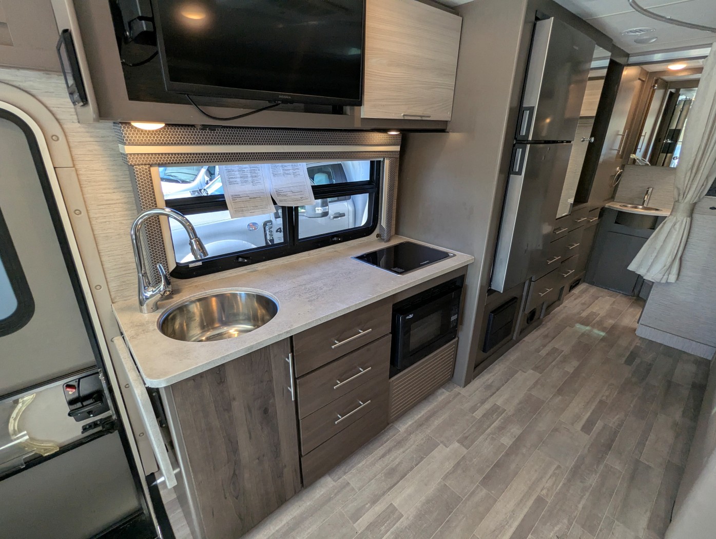 2023 Thor Motor Coach Axis 24.4 - Image 14
