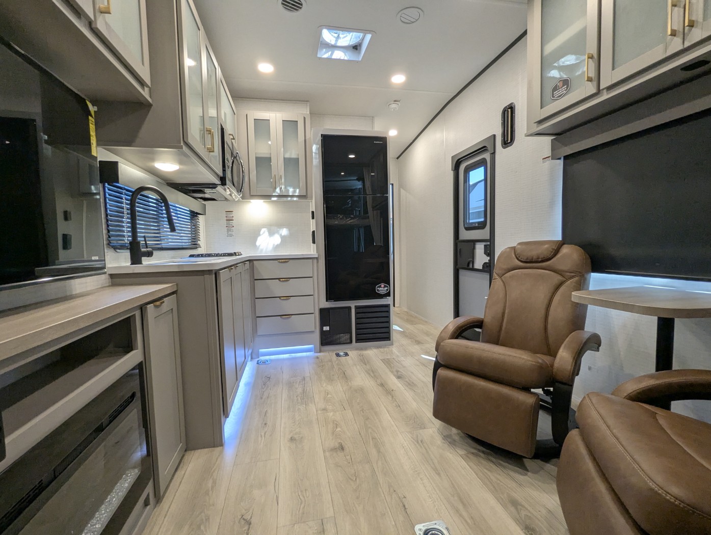 2027 FOREST RIVER STEALTH SFT2730 - Image 22