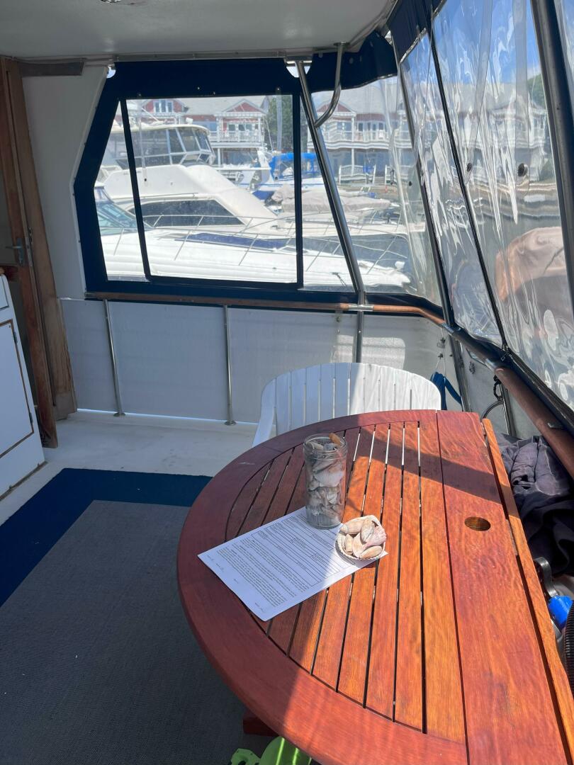 1990 Jefferson 43 Sundeck - Image 10