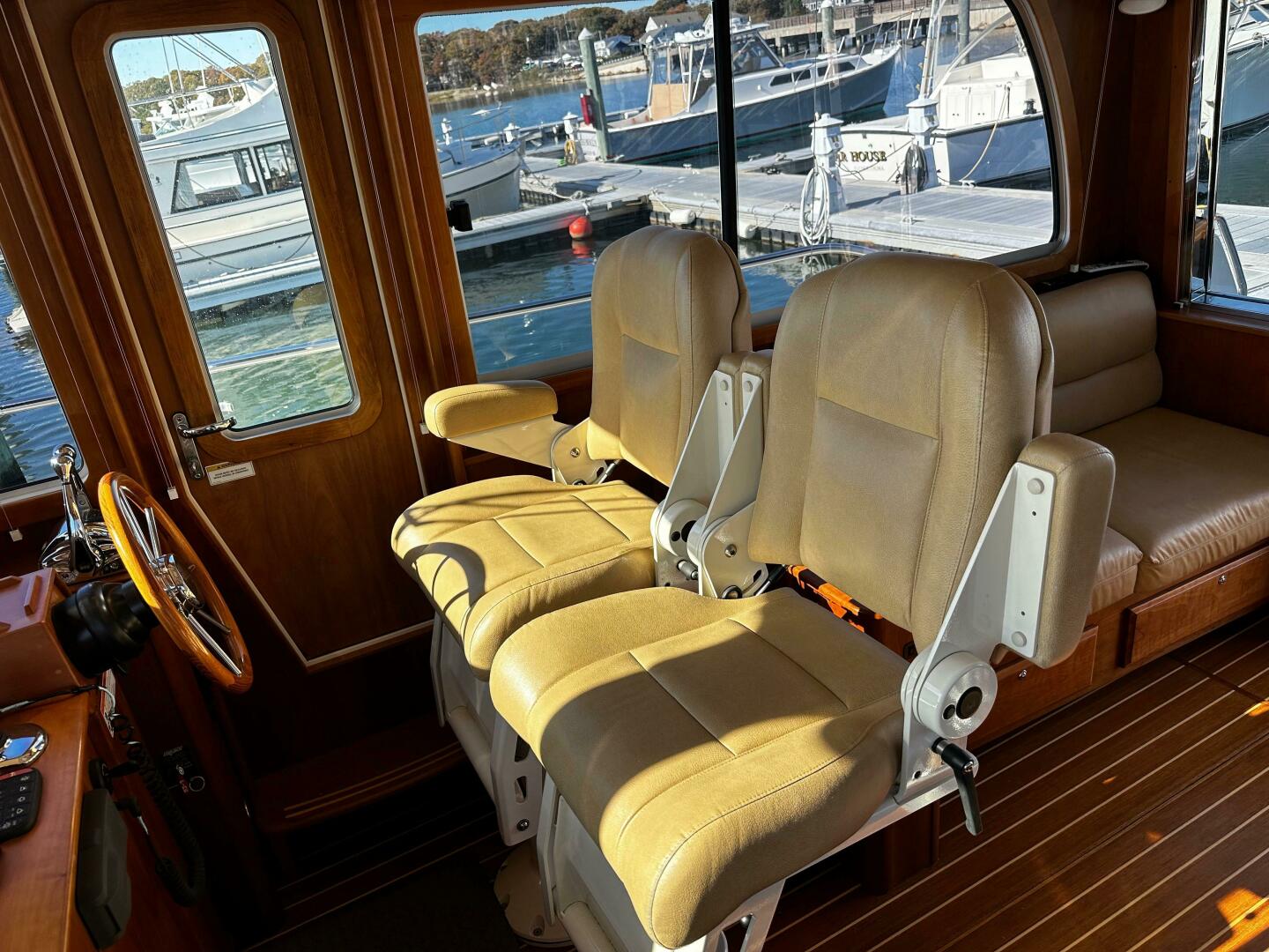 2014 Sabre 42 Salon Express - Image 16