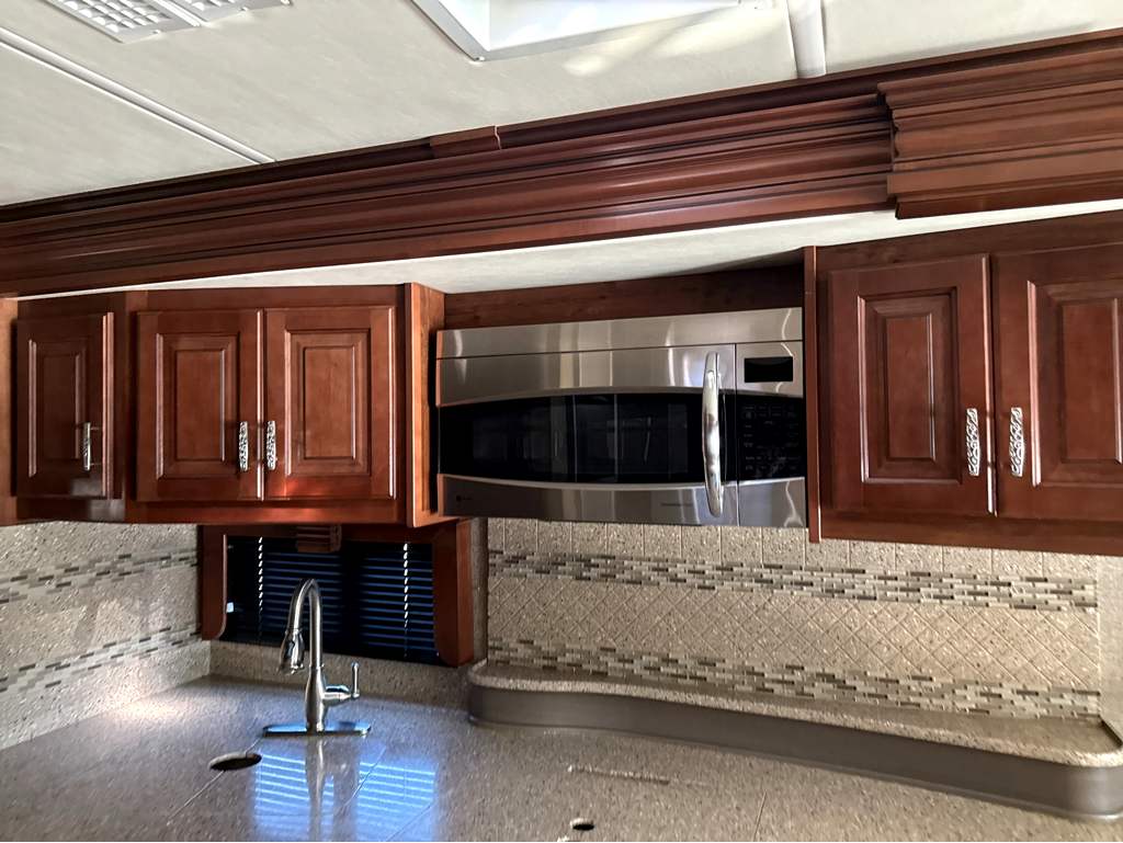 2014 Fleetwood DISCOVERY 40E - Image 22