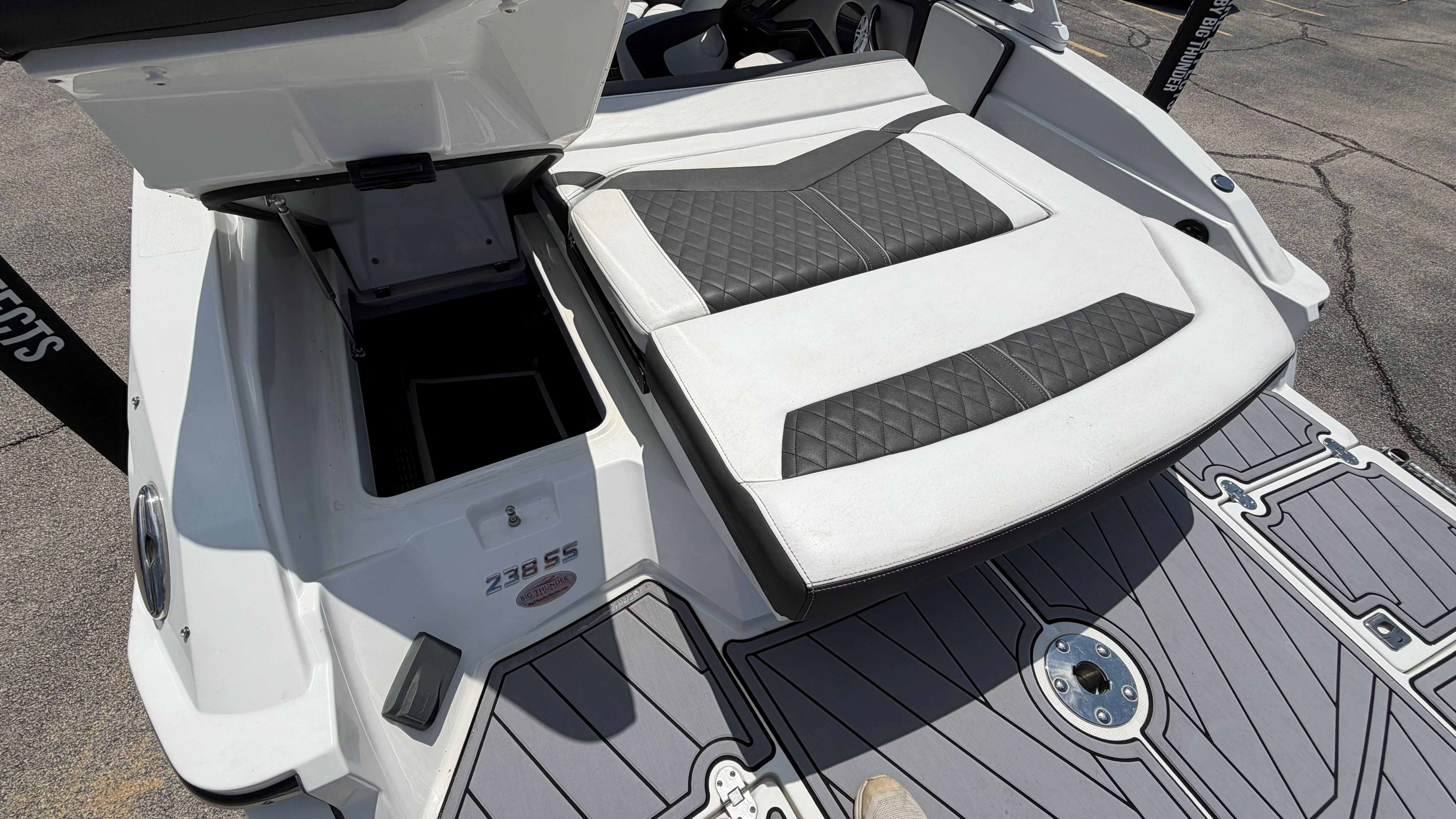 2023 Monterey 238 Super Sport - Image 16