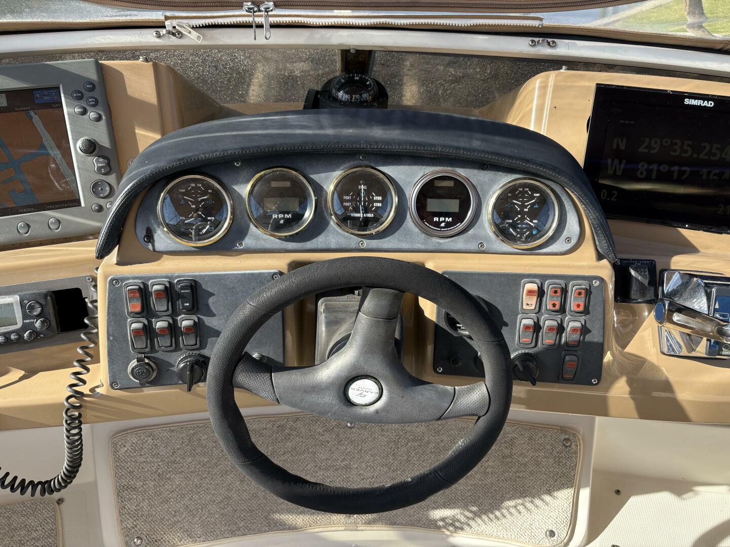 2005 Carver 396 - Image 10