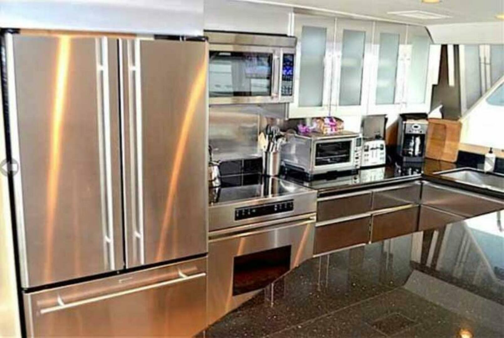 1990 Broward Custom Extended - Image 20