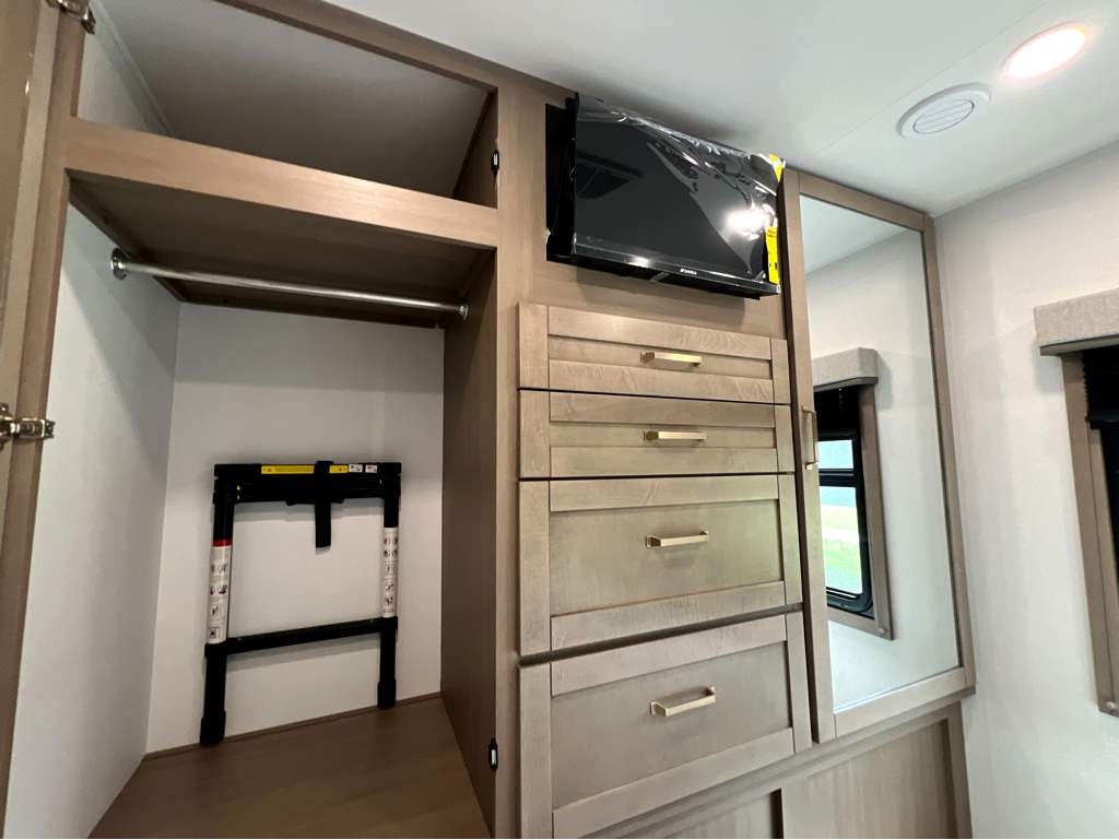 2027 ENTEGRA COACH ODYSSEY 29V - Image 22