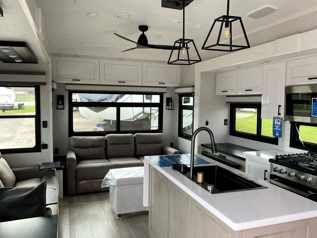 2026 JAYCO PINNACLE 32 RLTS - Image 5