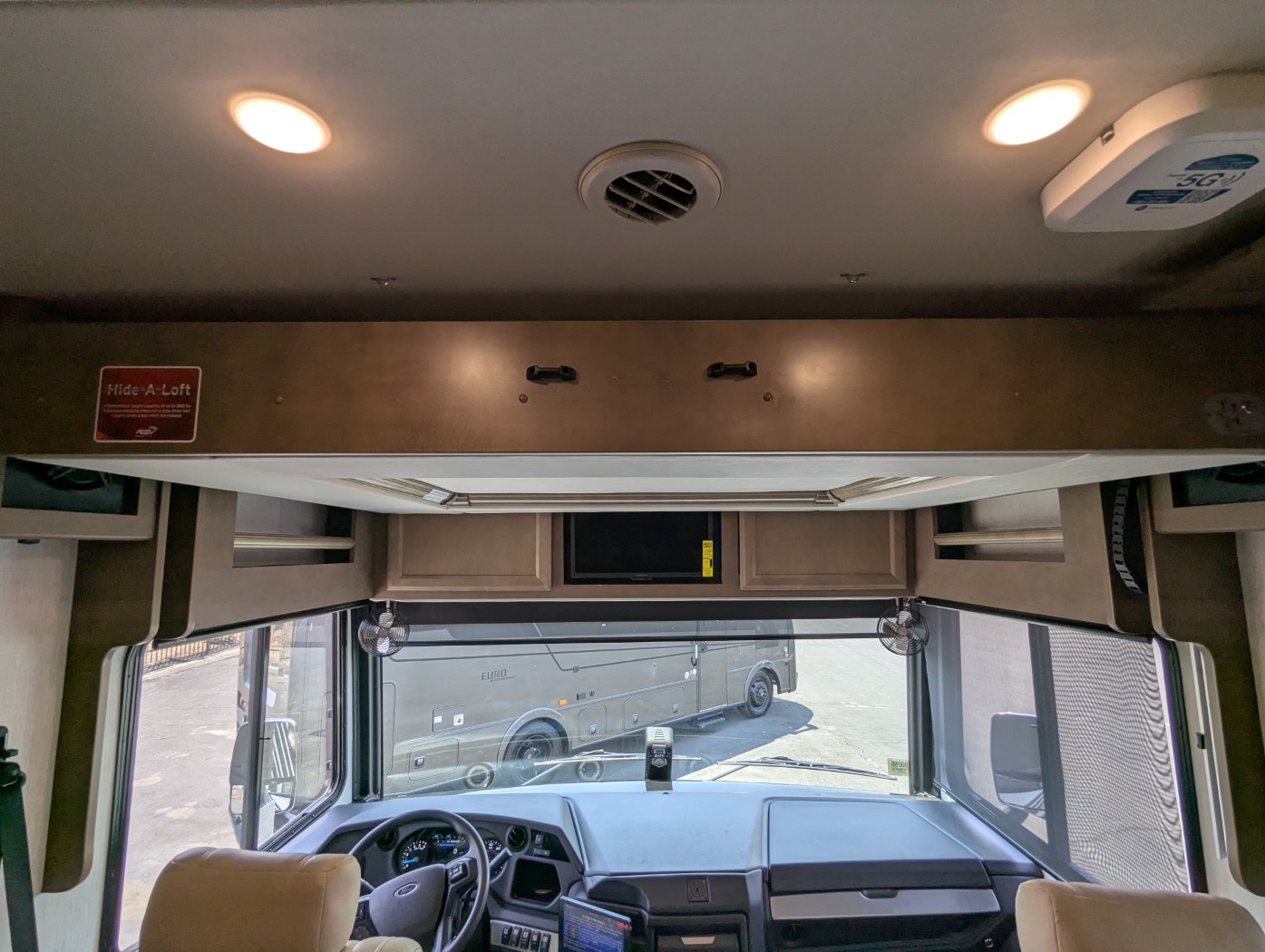 2026 Fleetwood Bounder 35K - Image 10