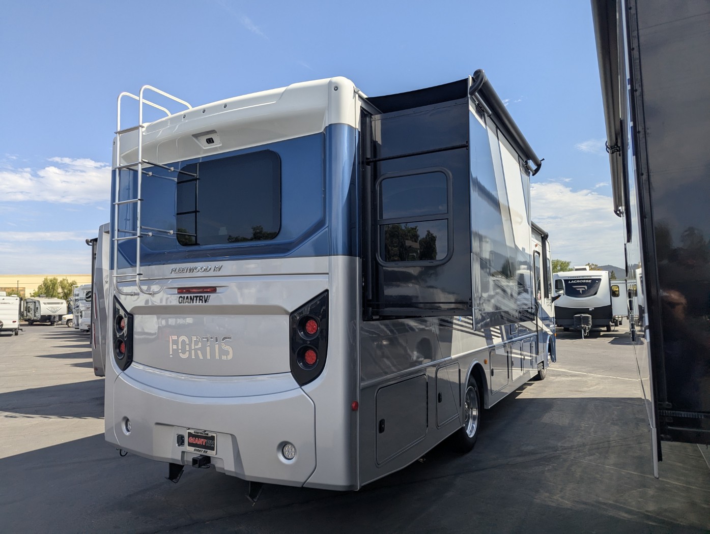 2026 Fleetwood Fortis 34MB - Image 7