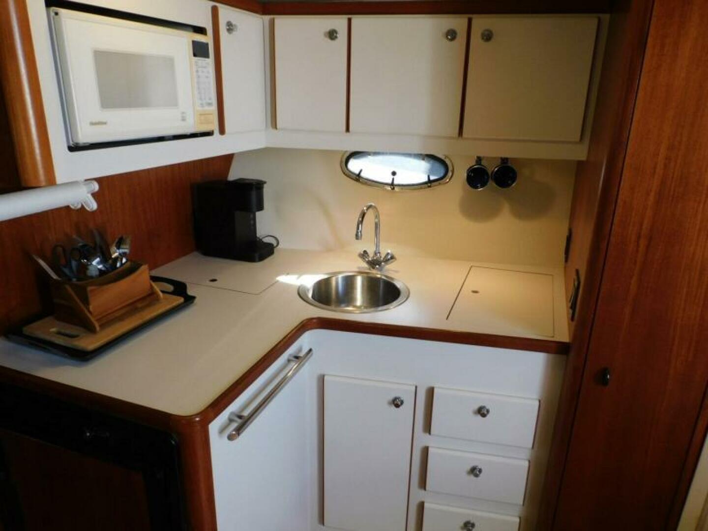 1995 Tiara Yachts 3500 Express - Image 19