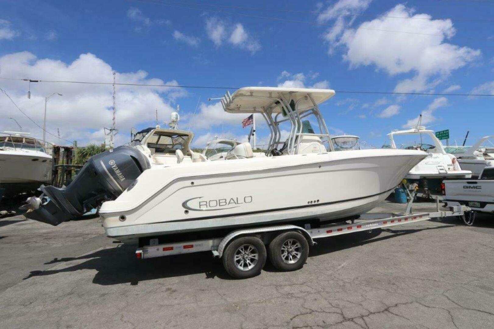 2017 Robalo R260 Center Console - Image 4