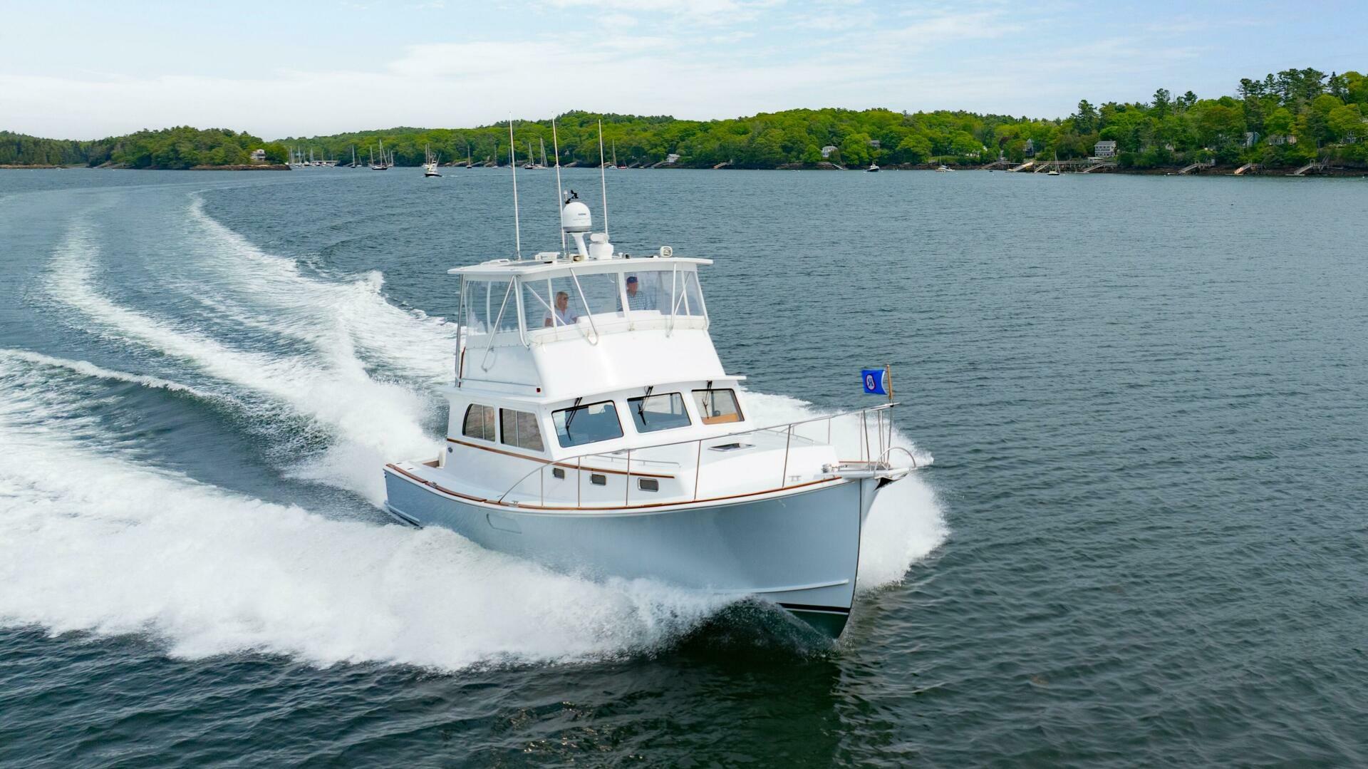 2019 Lowell Flybridge - Image 32