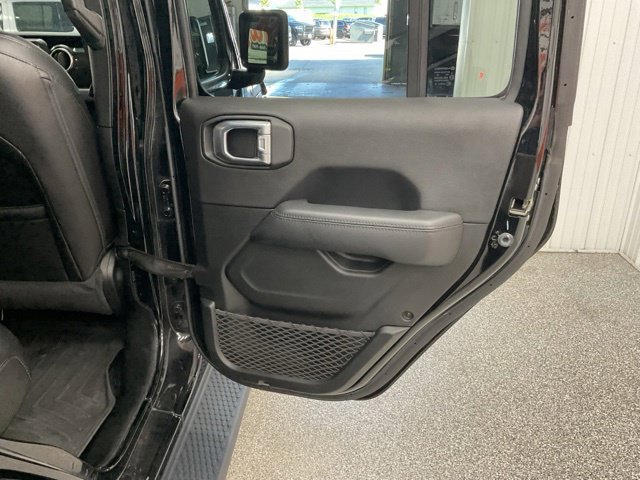 2022 Jeep Wrangler Unlimited Sahara Altitude - Image 24