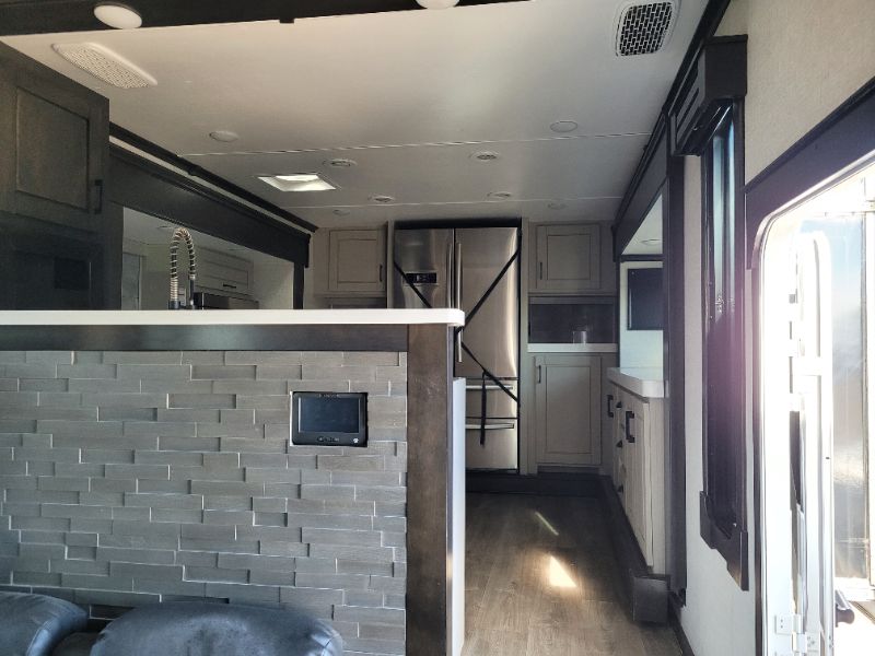 2021 CrossRoads Redwood RW3981FK - Image 18