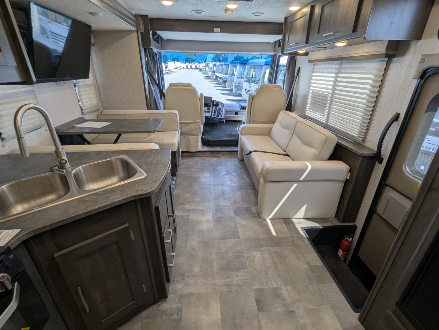 2023 Coachmen Pursuit 31BH - Image 22