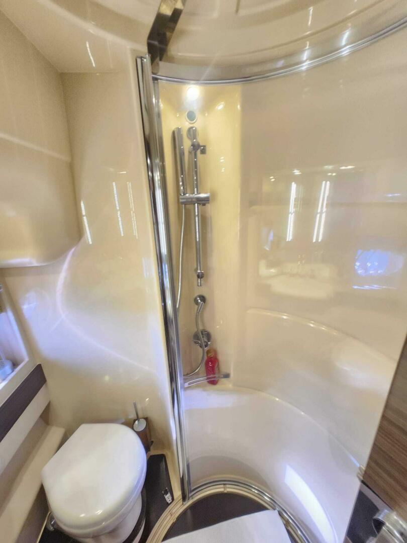 2014 Azimut Flybridge - Image 86
