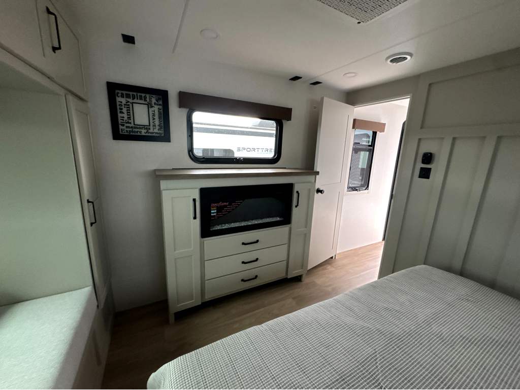 2027 VENTURE RV SPORTTREK 343VIK - Image 19
