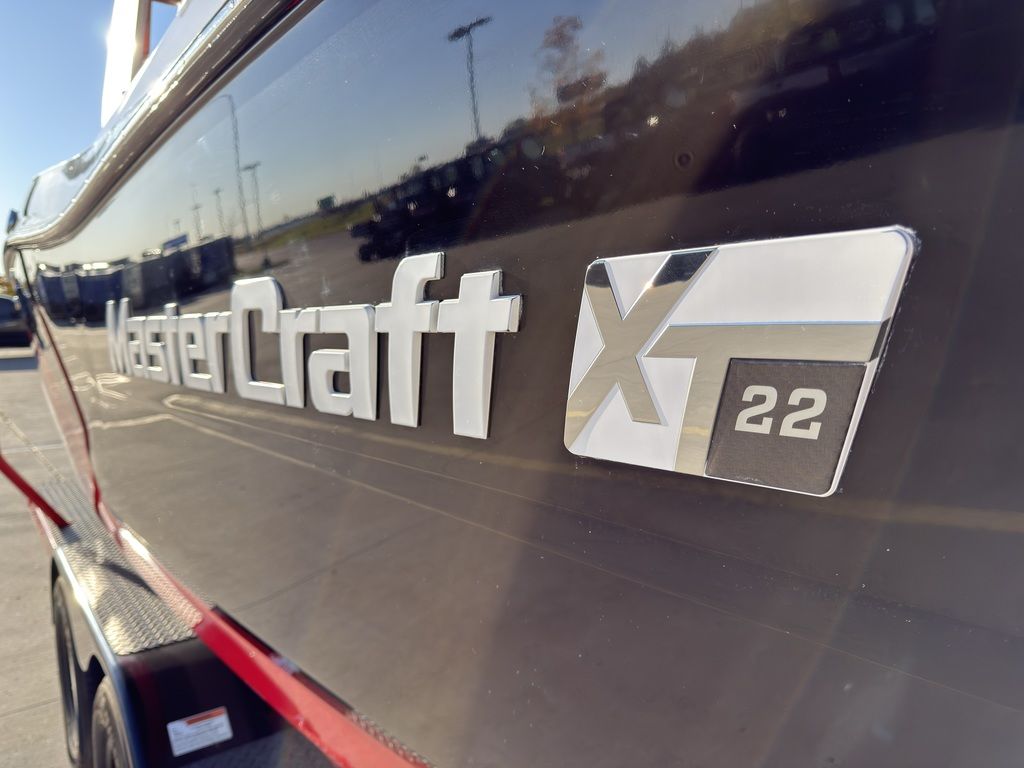 2019 MasterCraft XT22 - Image 5