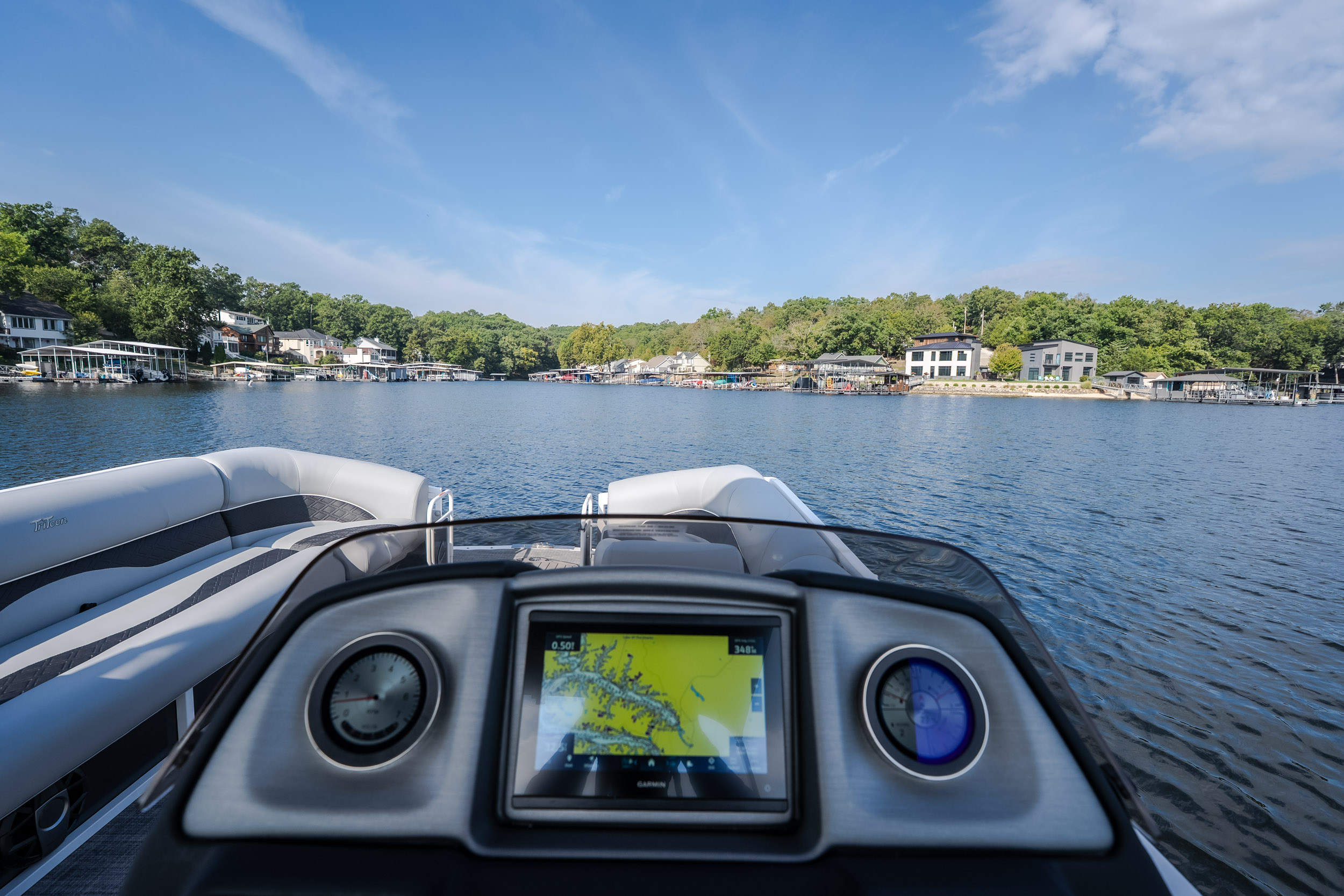 2025 JC Tritoon NepToon 25TT Sport DSL, Bow Chaise Arms - Image 11