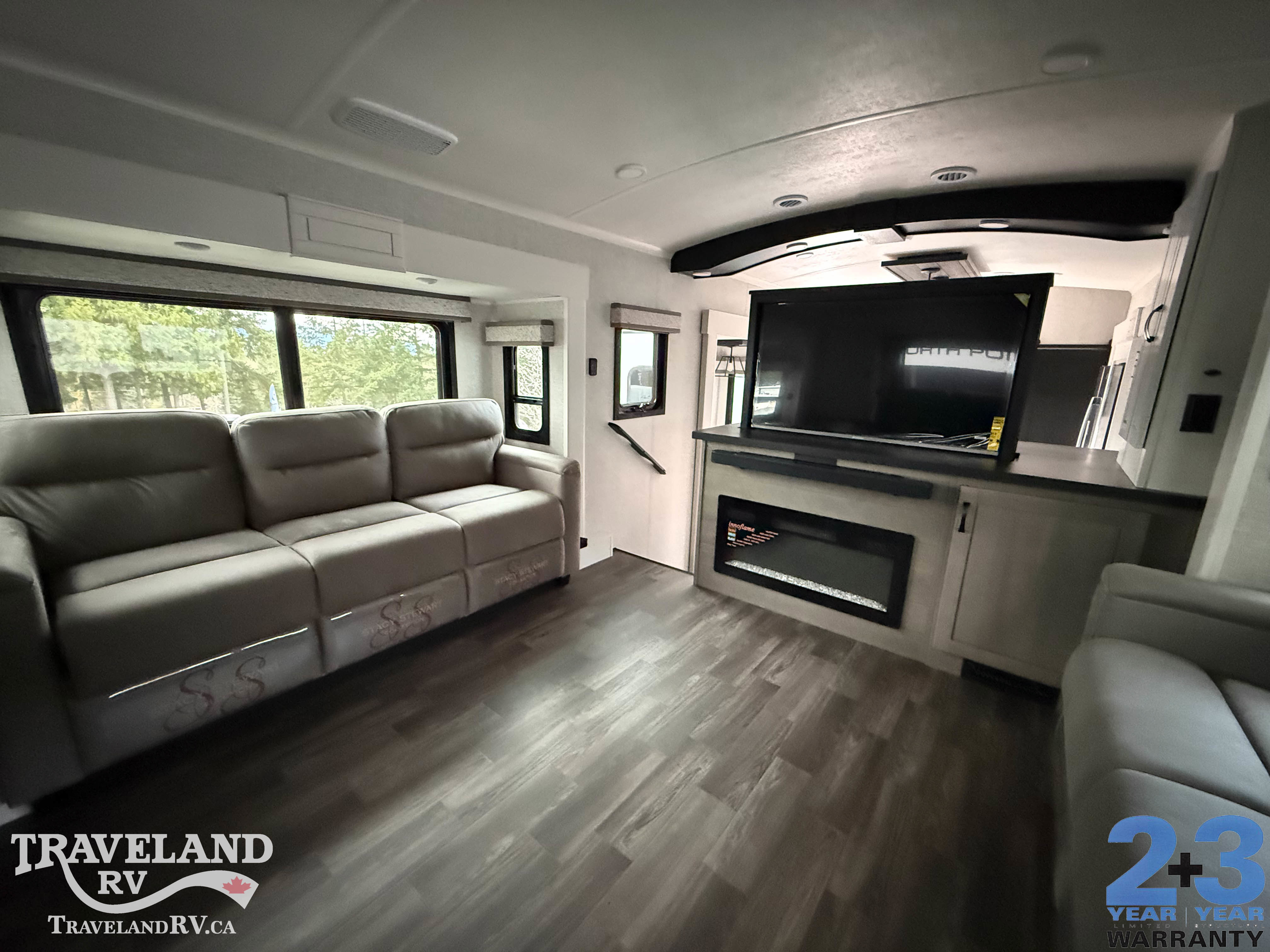 2025 Jayco North Point 382FLRB - Image 12