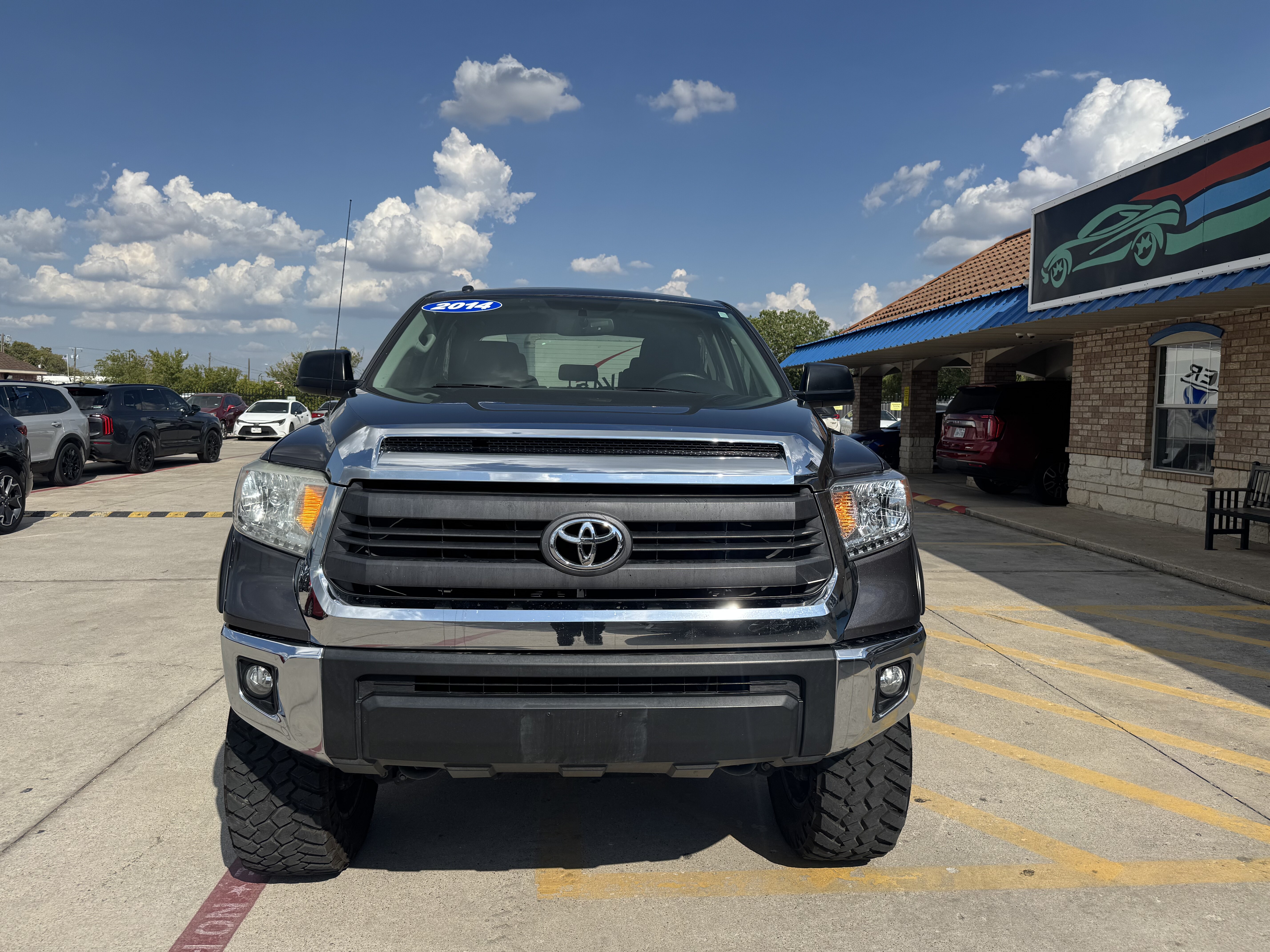 2014 Toyota Tundra CrewMax SR5 4WD 5.7L V8 - Image 10