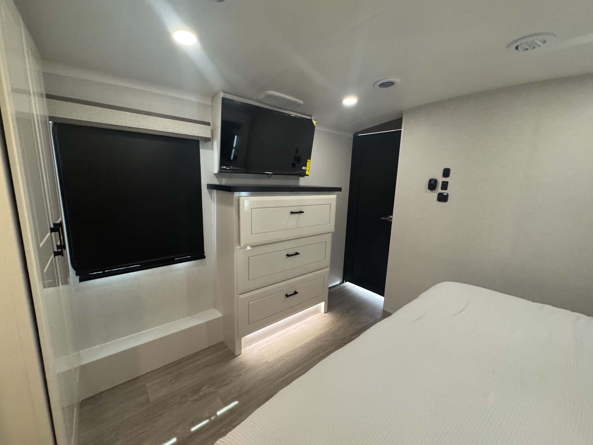 2027 JAYCO PINNACLE 32RLTS - Image 22