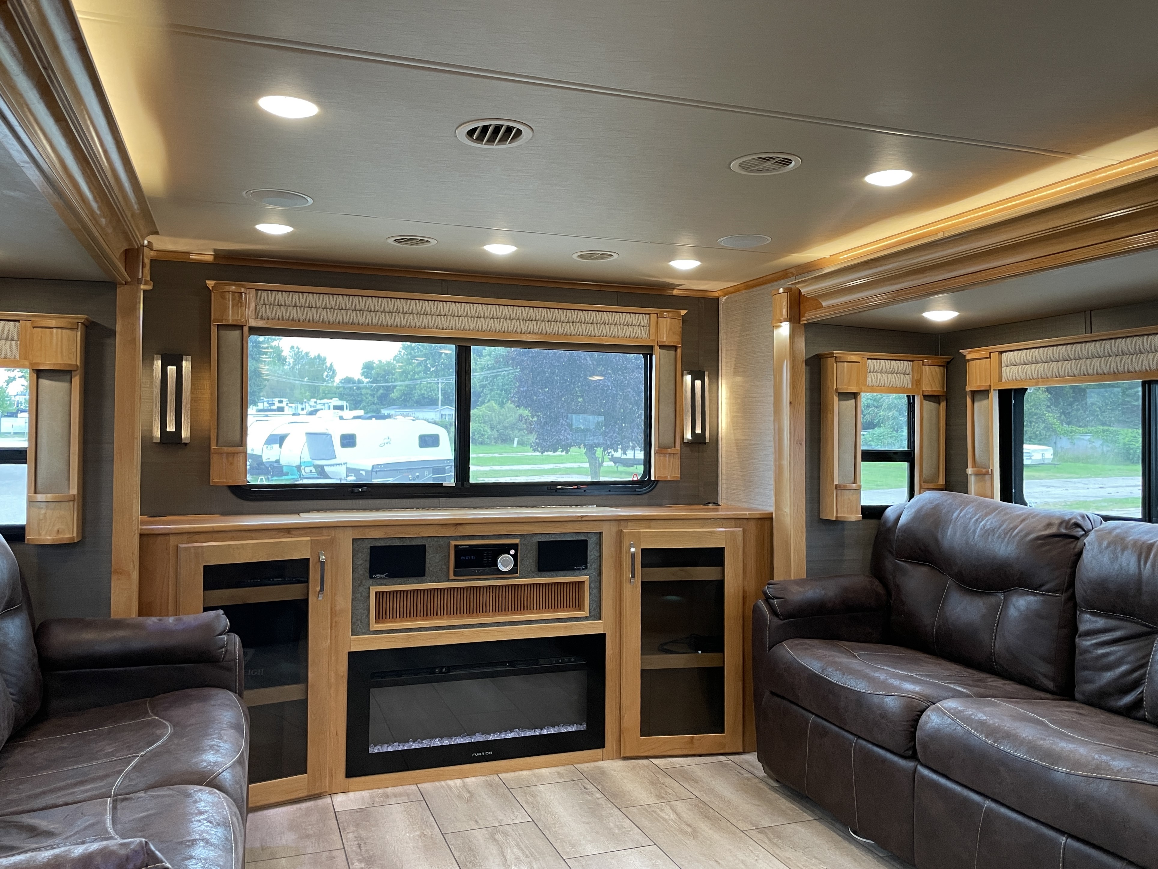 2020 Vanleigh RV Beacon 42RDB - Image 13