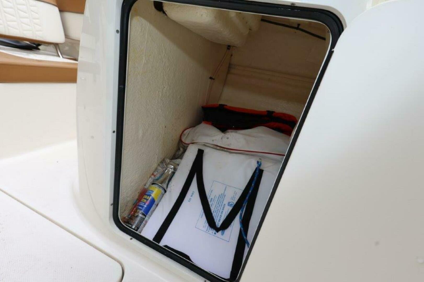 2019 Bayliner VR5 Bowrider OB - Image 12