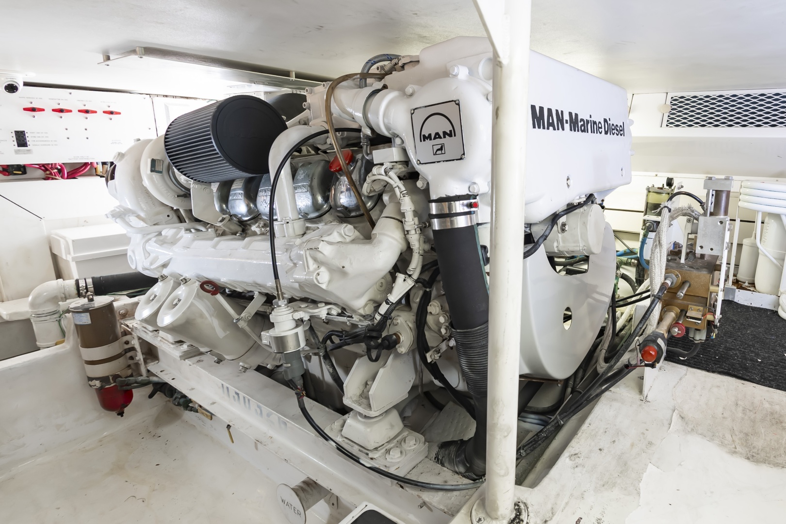 2000 Viking Cockpit Sport Yacht - Image 52