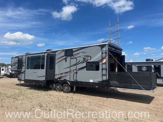 2017 Forest River XLR Thunderbolt 422AMP - Image 5
