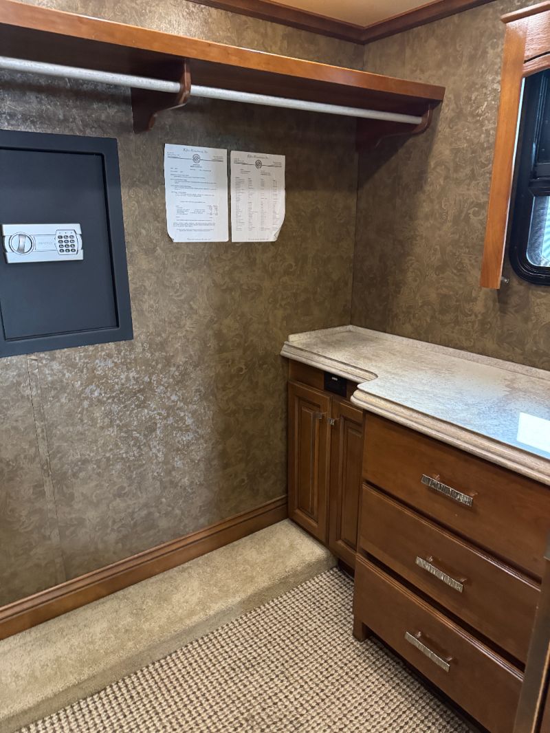 2014 Tiffin Allegro Bus 45 LP - Image 21