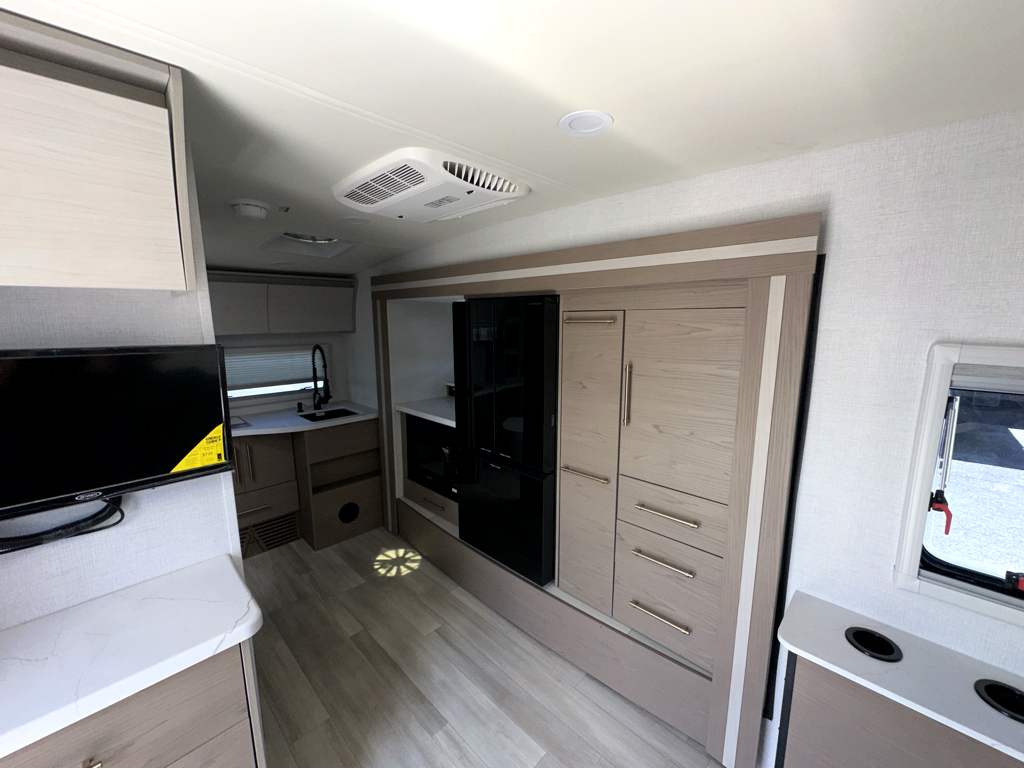 2025 GRAND DESIGN SERENOVA 150HL - Image 12