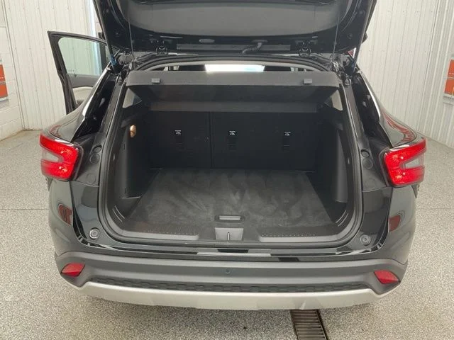 2025 Chevrolet Trax FWD 4dr LT - Image 21