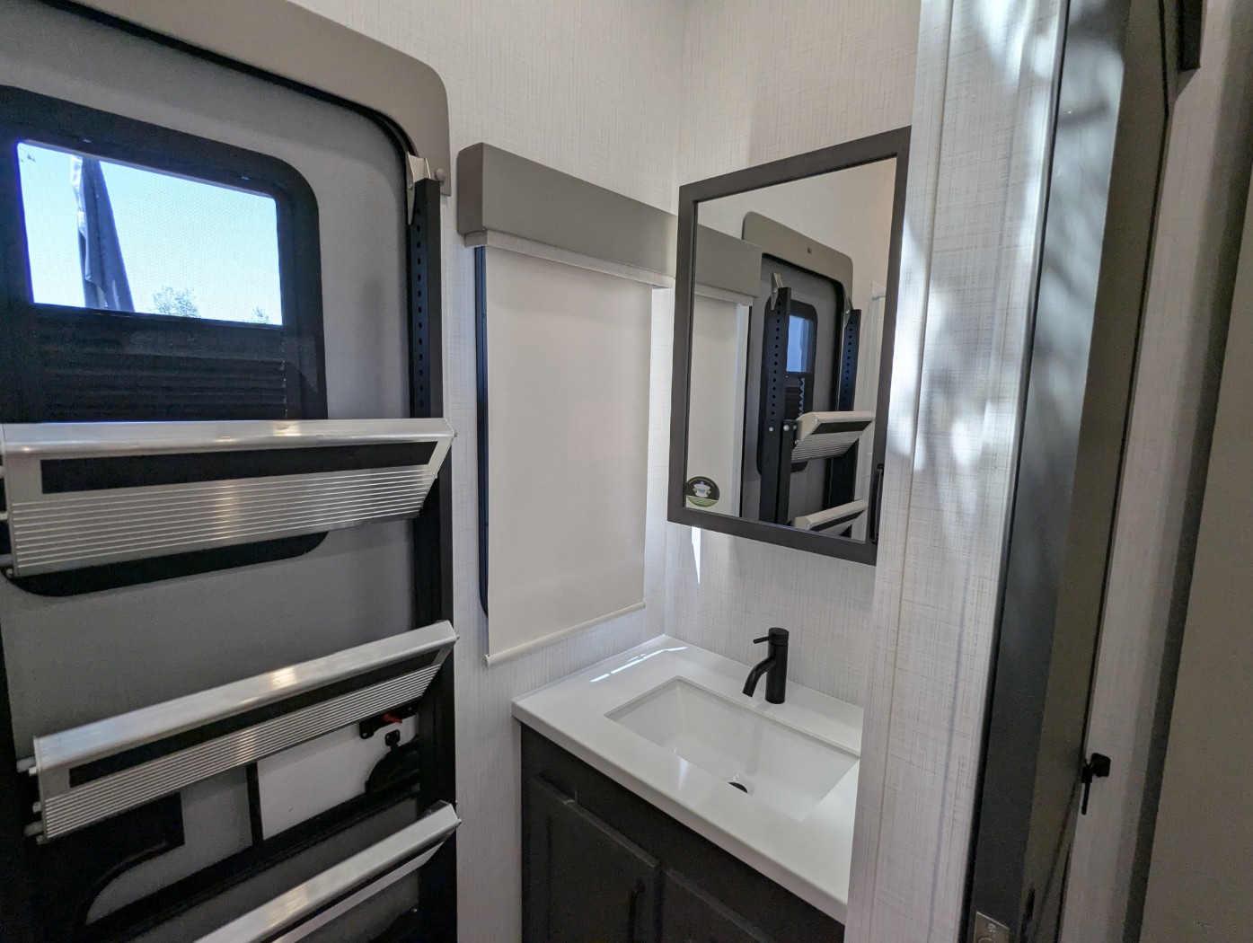 2025 Palomino Columbus 376DS - Image 31