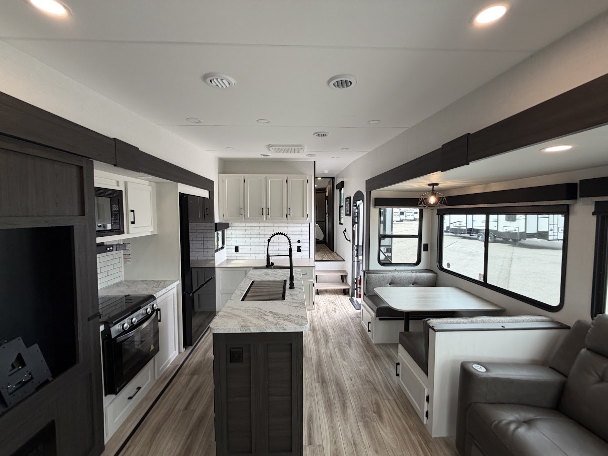 2027 VENTURE RV SPORTTREK 303VIK - Image 8