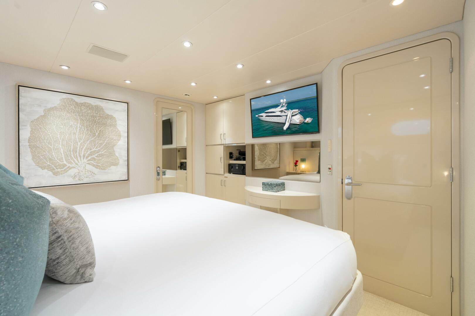 2001 Westship Skylounge - Image 37