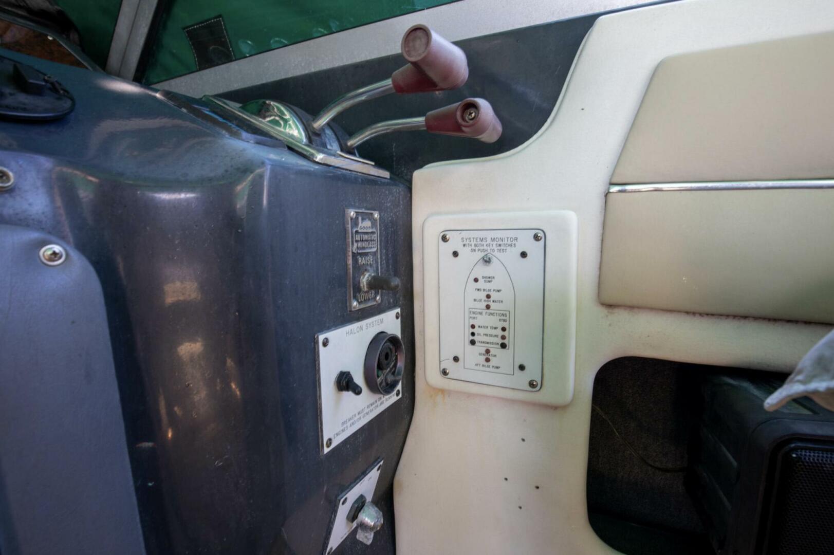 1990 Sea Ray 420 Sundancer - Image 19
