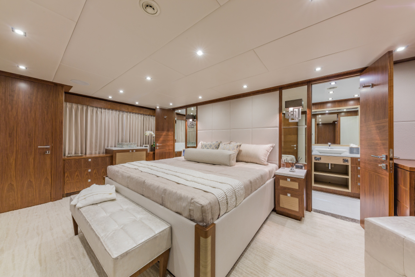 2018 Hargrave Raised Pilothouse - Image 27