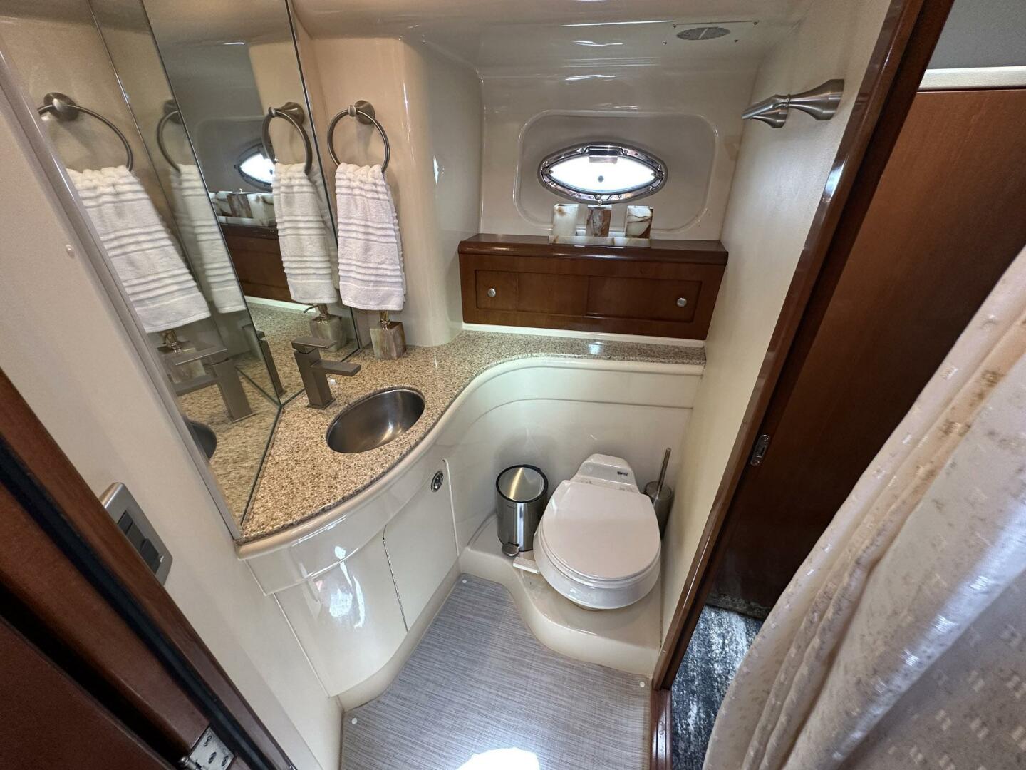 2007 Meridian 411 Sedan Bridge - Image 16