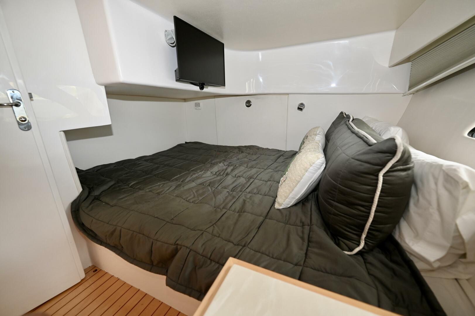 2019 Intrepid 475 Sport Yacht - Image 24