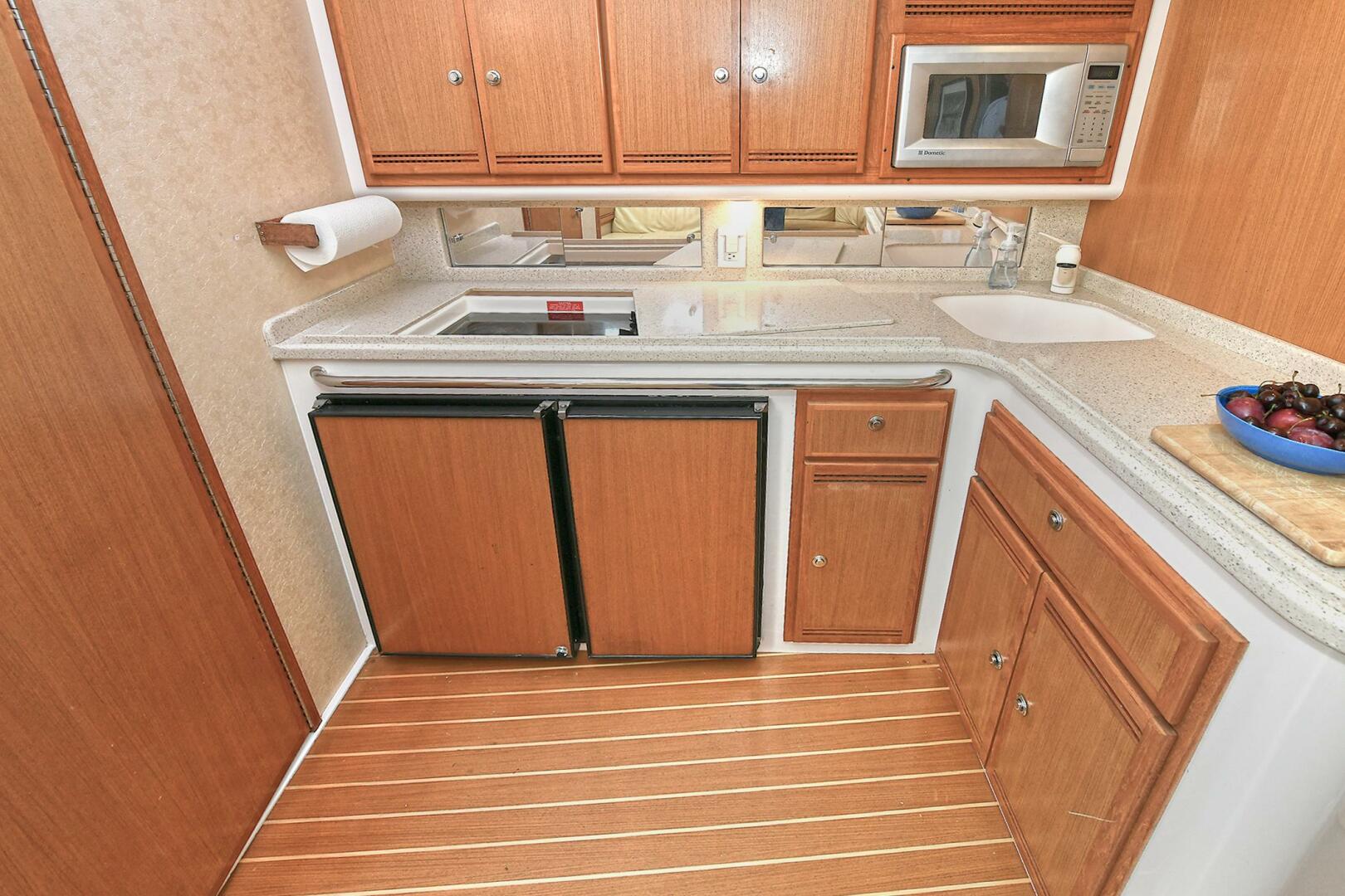 2007 Cabo Express with Tower - Image 22